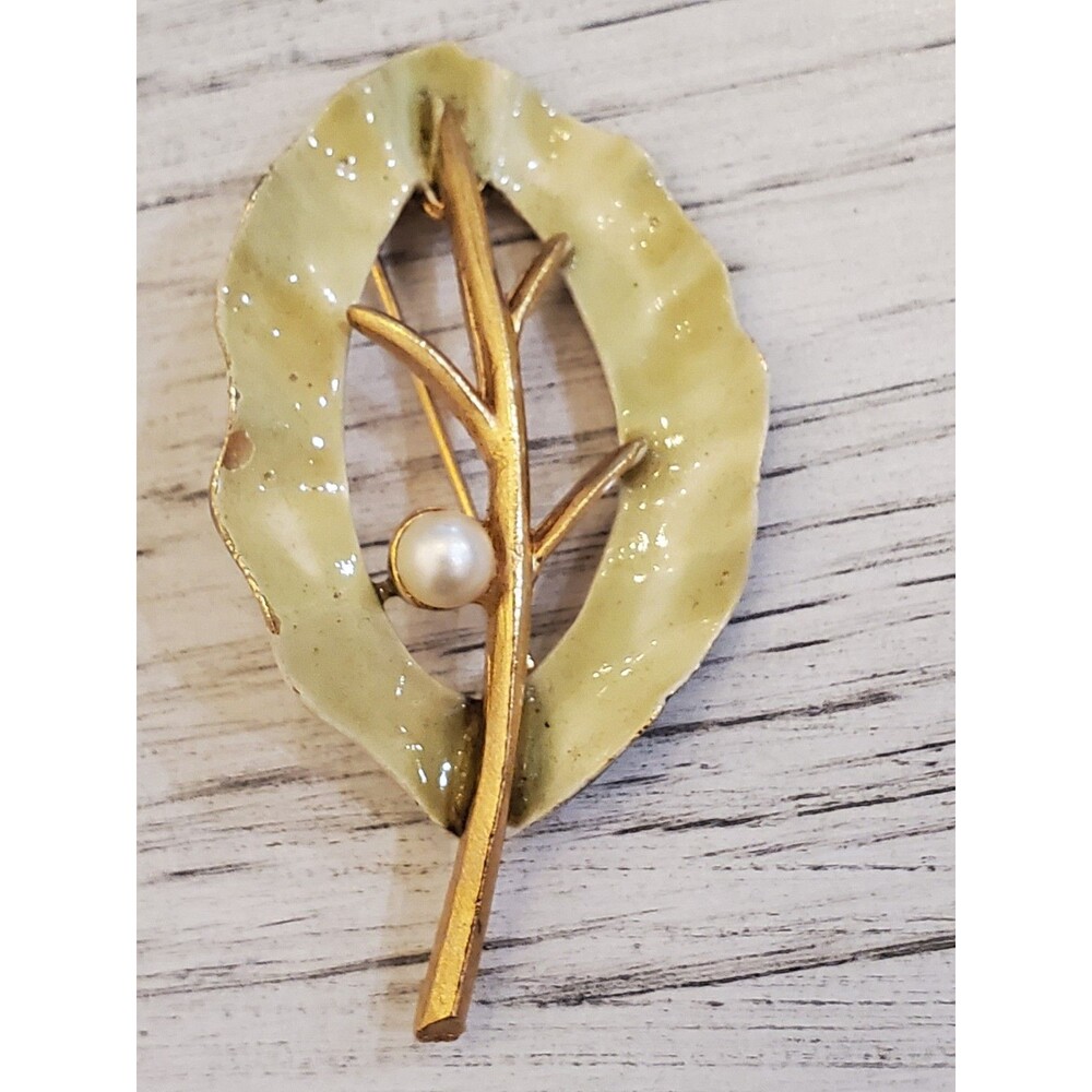 BSK Signed Beige Enamel Painted Brushed Gold-Tone Faux Pearl Accent Brooch